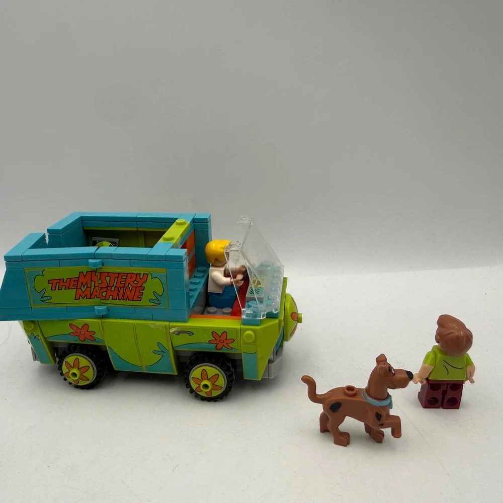 Scooby-Doo The Mystery Machine Fred Shaggy Scooby Minifigures Set